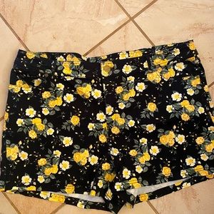 Plus Size Floral Shorts